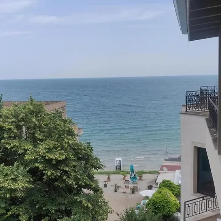 Апартамент On The